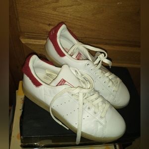 Men's athletic shoes